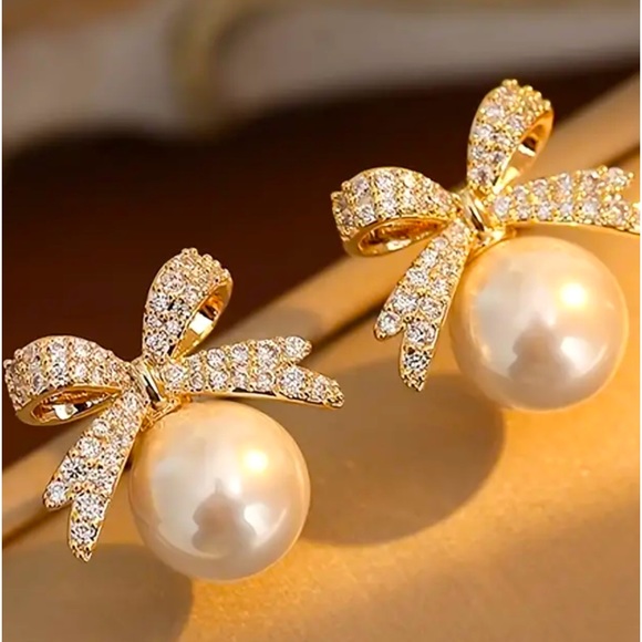 Jewelry - EARRINGS FULL SHINY RHINESTONE INLAID BOW FAUX PEARL